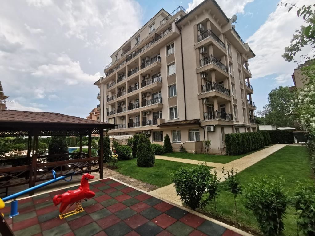 Geräumiges Apartment mit zwei Schlafzimmern in Sonnenstrand – Komfort, Ruhe und eine angenehme Umgebung