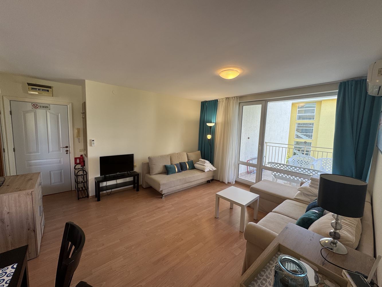 Geräumiges Studio in Sveti Vlas mit schönem Blick auf den Pool – hervorragende Investition am Meer