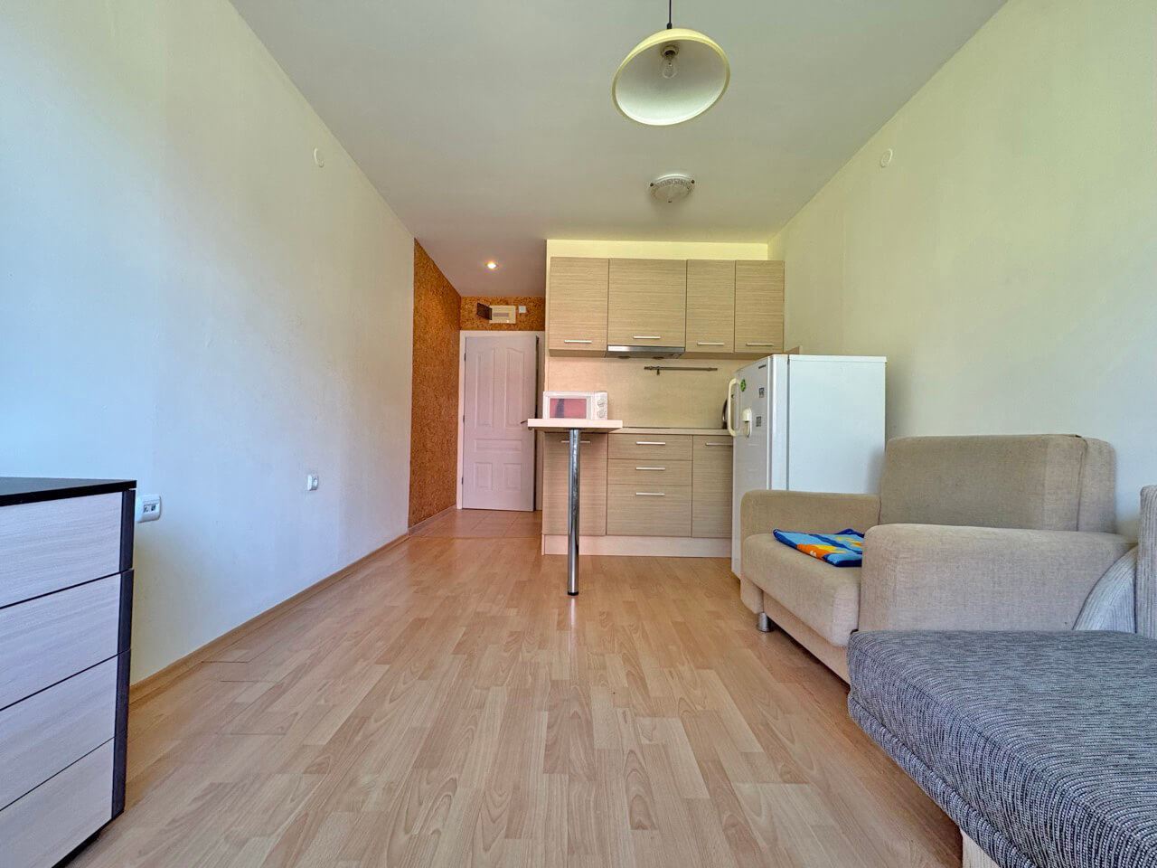 Charmantes Studio in erster Meereslinie in Sveti Vlas – eine beeindruckende Anlage mit zahlreichen Swimmingpools und weiteren Annehmlichkeiten