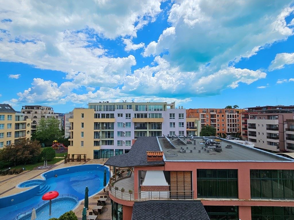 Exklusive 2-Zimmer-Wohnung mit Panoramablick auf den Pool in Sonnenstrand