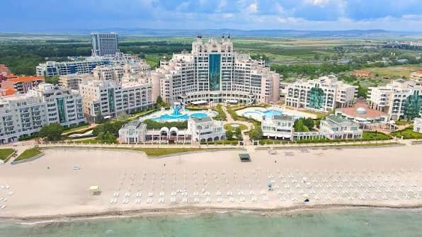 Luxuriöse Zweizimmerwohnung in erster Meereslinie in Pomorie – Komfort und maritimes Ambiente