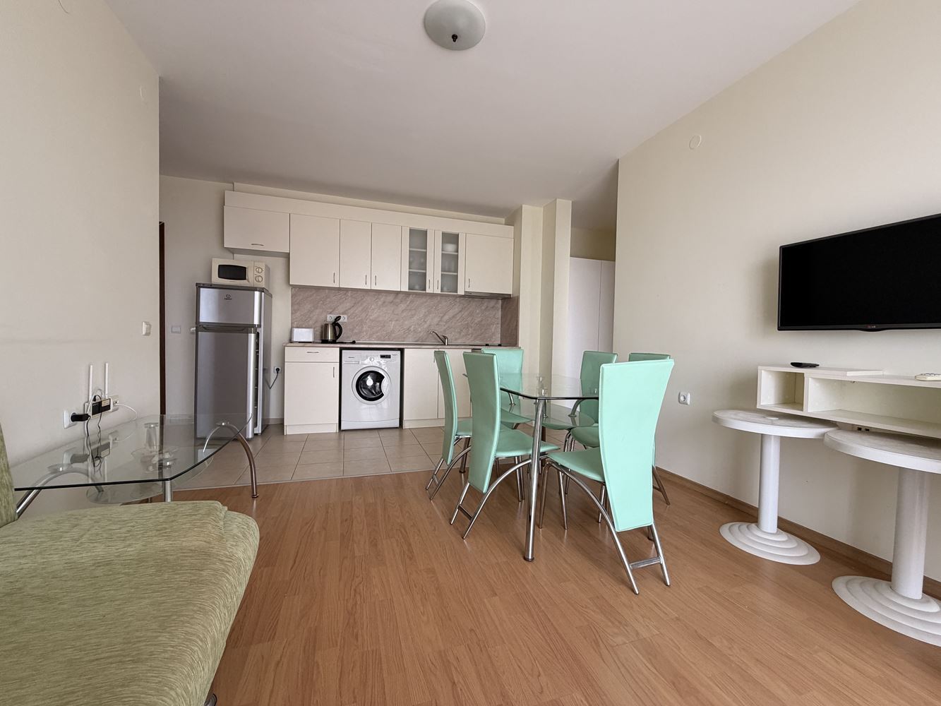 Geräumige Wohnung mit zwei Schlafzimmern in Sonnenstrand – Panoramablick und ruhige Lage