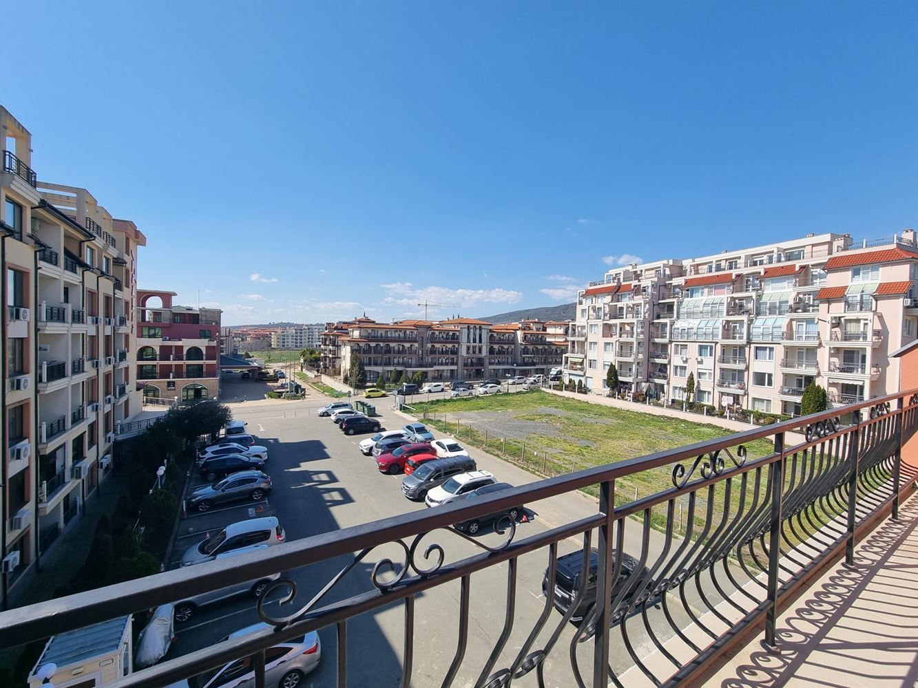 Helle und moderne Wohnung in ausgezeichneter Lage – eine Kombination aus Komfort, Natur und Meeresflair