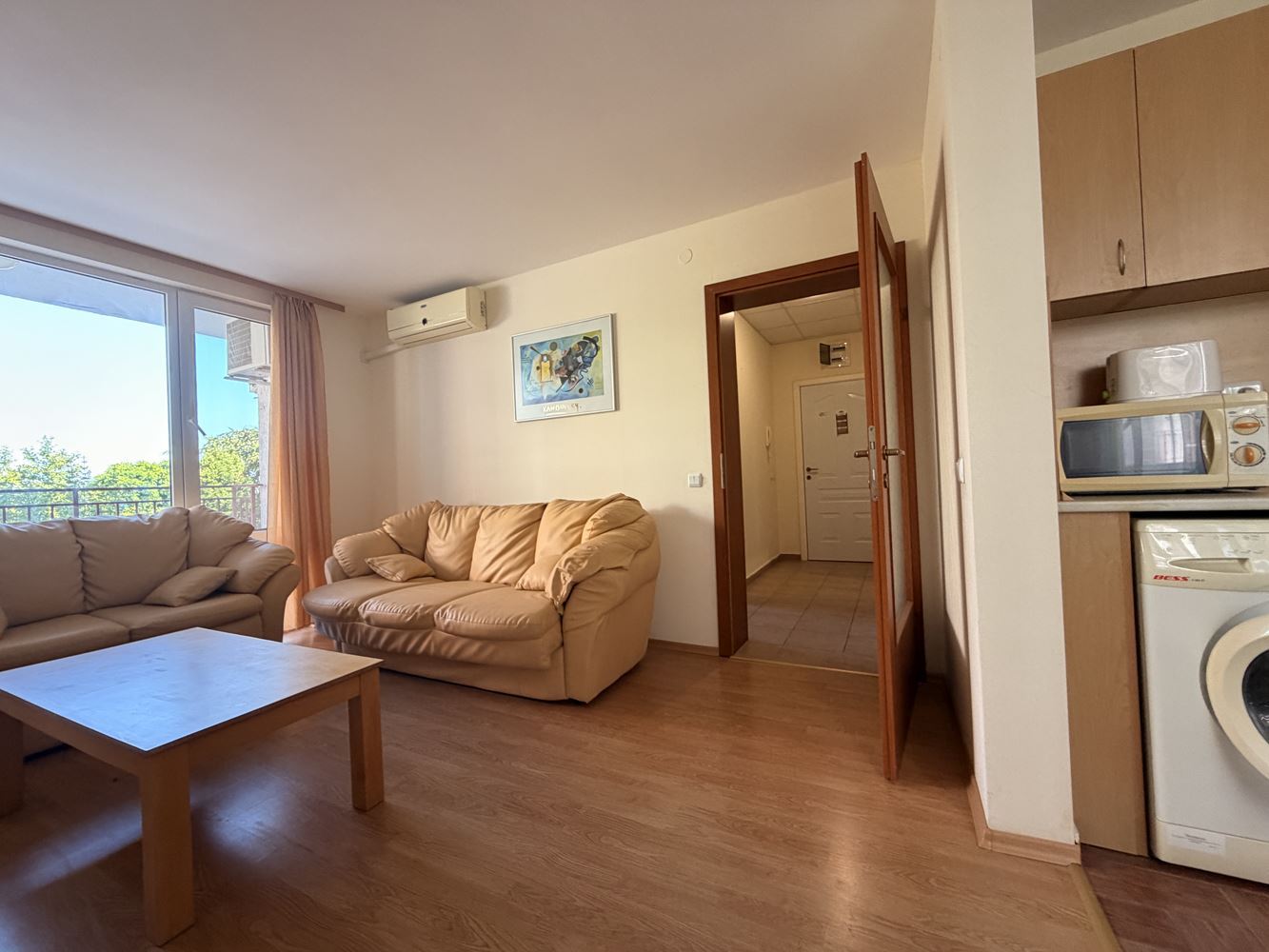 Absolute erste Meereslinie in Sveti Vlas! Geräumige Zweizimmerwohnung mit wunderschönem Meerblick