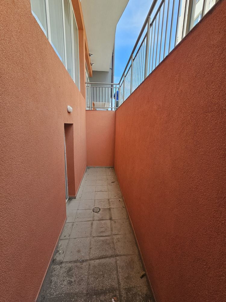 Ein-Zimmer-Wohnung in Sveti Vlas – heller Souterrain, bezugsfertig, keine Wartungsgebühr