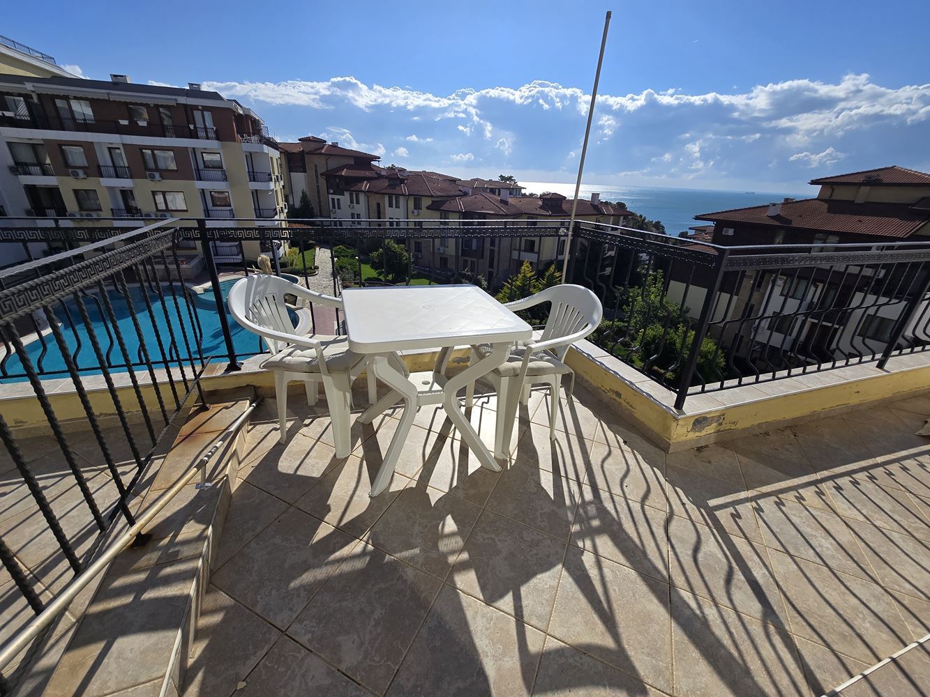 Panoramablick auf das Meer in erster Meereslinie – möblierte Zweizimmerwohnung mit einem Schlafzimmer in Sveti Vlas