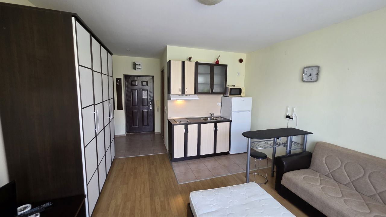 Praktisches und gemütliches Studio in Sonnenstrand – Komfort und Ruhe mit Blick auf den Pool