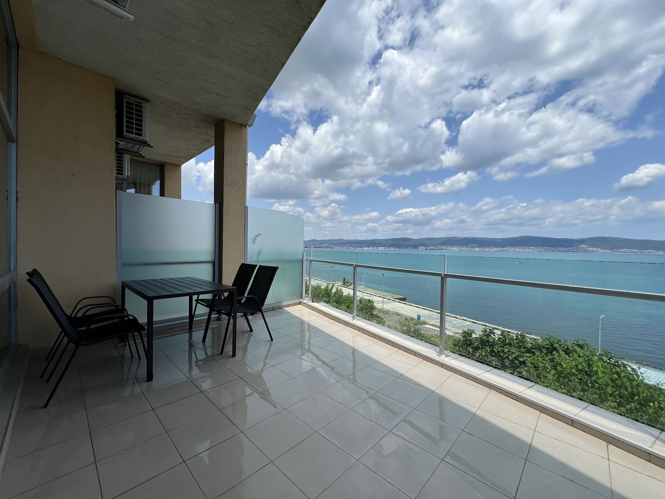 Zweizimmerwohnung in erster Meereslinie mit Meerblick in Nessebar, 500 m von der Altstadt entfernt