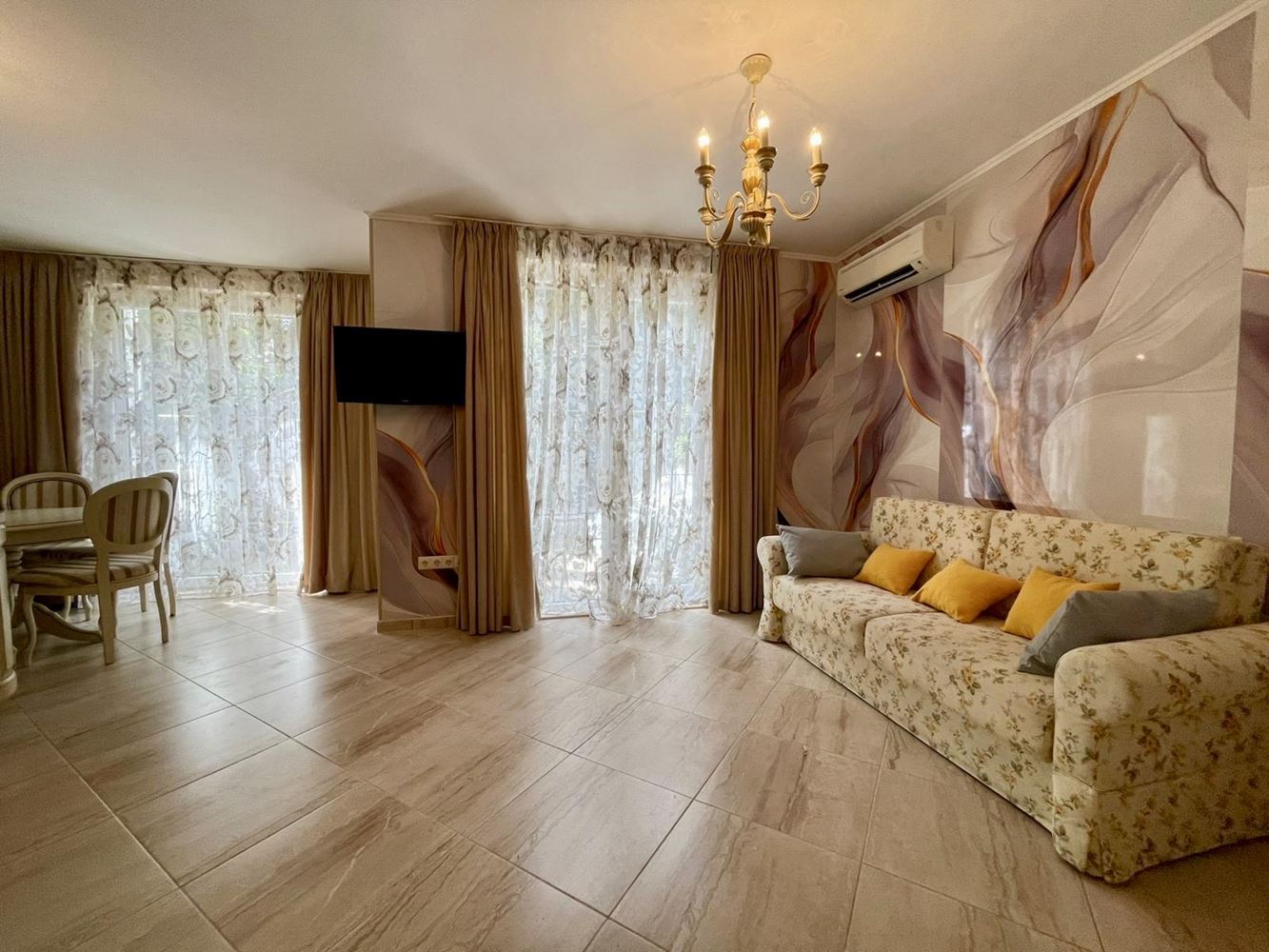Luxuriöses Maisonette-Apartment mit Garten in Elite-Komplex – Komfort und Entspannung in Meeresnähe