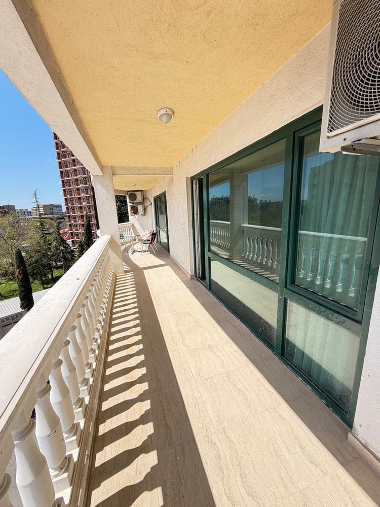 Luxuriöse 3-Zimmer-Wohnung mit Meerblick nur 100 Meter vom Strand in Sonnenstrand entfernt