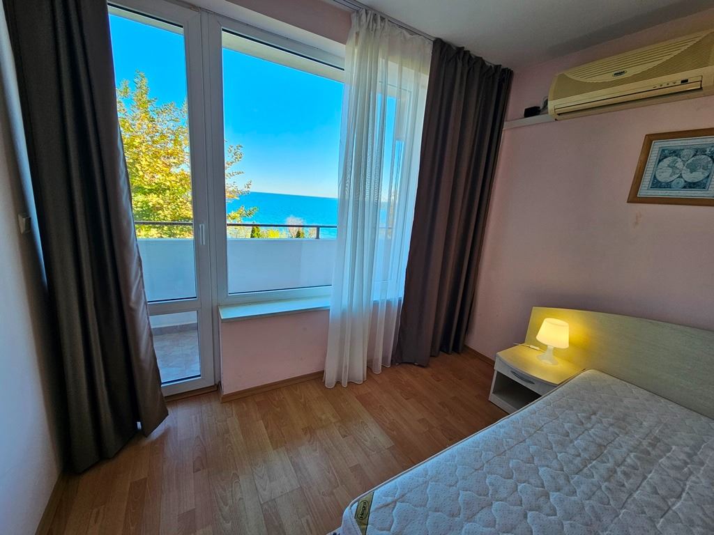 Erste Meereslinie in Sveti Vlas – geräumige Wohnung mit zwei Schlafzimmern und hervorragender Infrastruktur