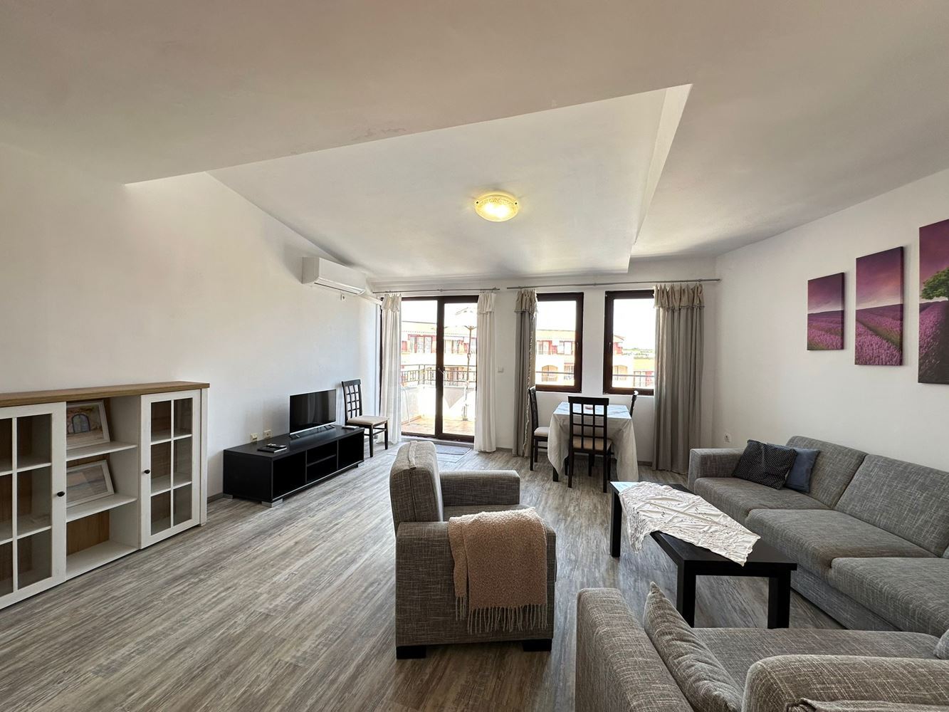 Wohnung mit einem Schlafzimmer in erster Meereslinie in Aheloy – Meeresatmosphäre, luxuriöse Annehmlichkeiten und fertige Unterlagen für den Kaufabschluss