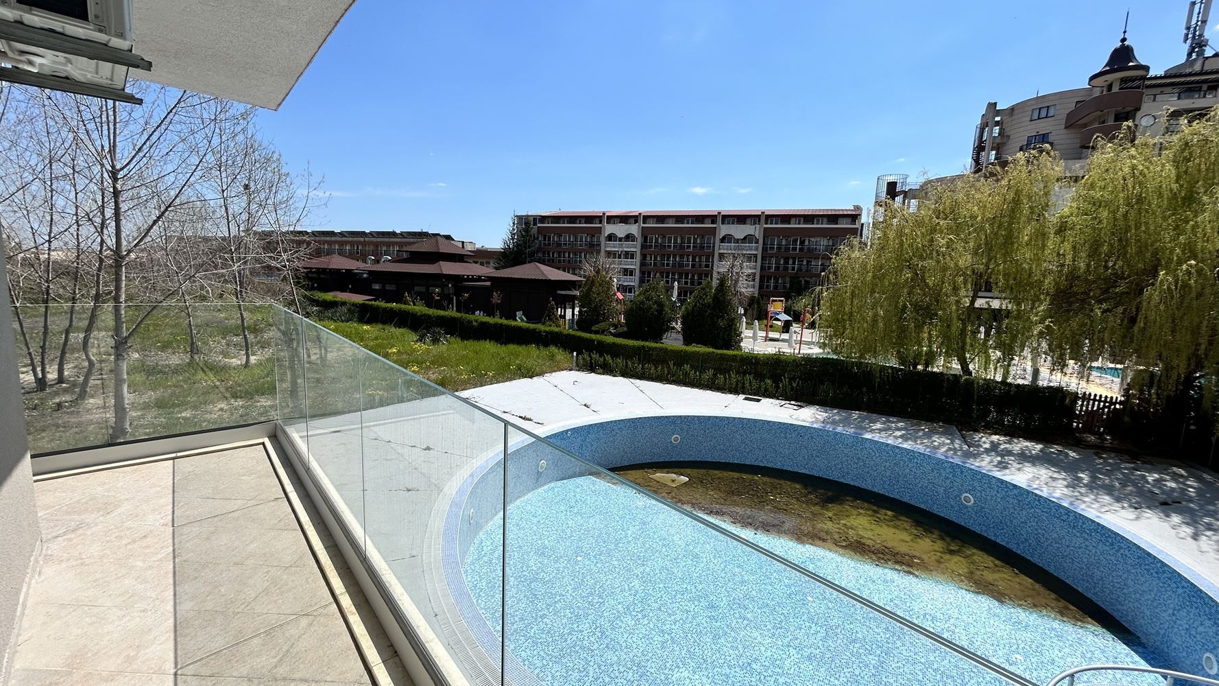 Apartment mit zwei Schlafzimmern, Südausrichtung in erster Meereslinie – Raum, Komfort und ausgezeichnete Investition