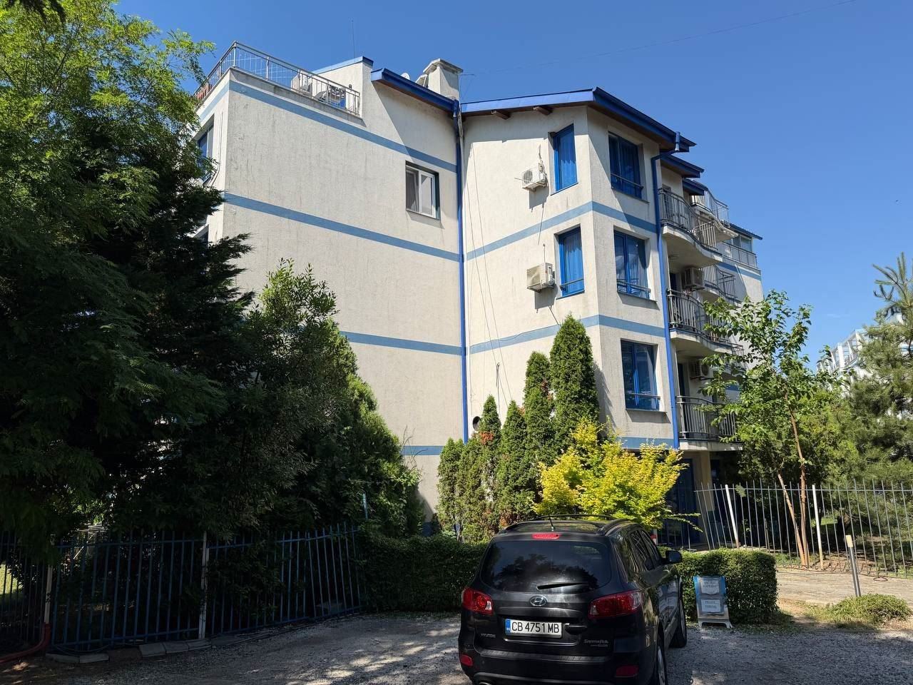 Wohnung mit einem Schlafzimmer in erster Meereslinie in Pomorie – Panoramablick auf das Meer und den Pool