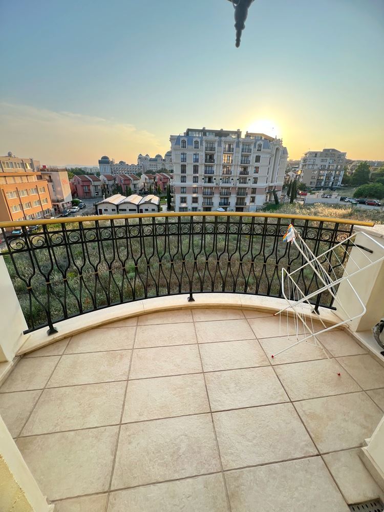 Luxuriöse 2-Zimmer-Wohnung mit Meerblick in einer prestigeträchtigen Anlage 200 Meter vom Strand in Sveti Vlas entfernt