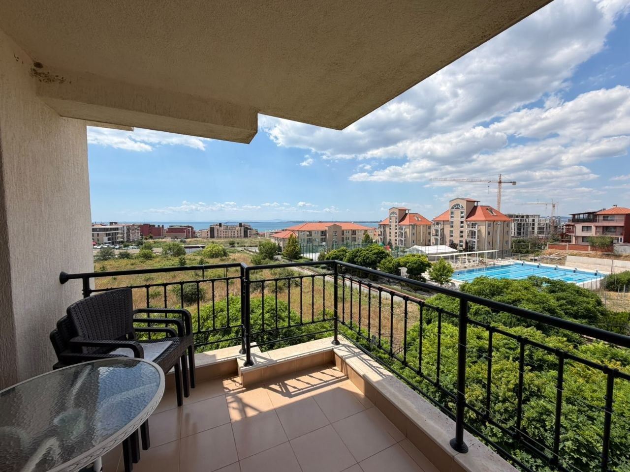 Stilvolle Wohnung mit einem Schlafzimmer und Meerblick in einer prestigeträchtigen Wohnanlage in Sveti Vlas – ideal für Urlaub und Investition
