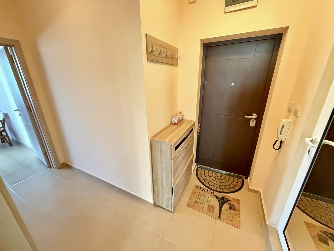 Sarafovo – Geräumige Zweizimmerwohnung mit Act 16, minimaler Instandhaltungsgebühr und kompletter Möblierung