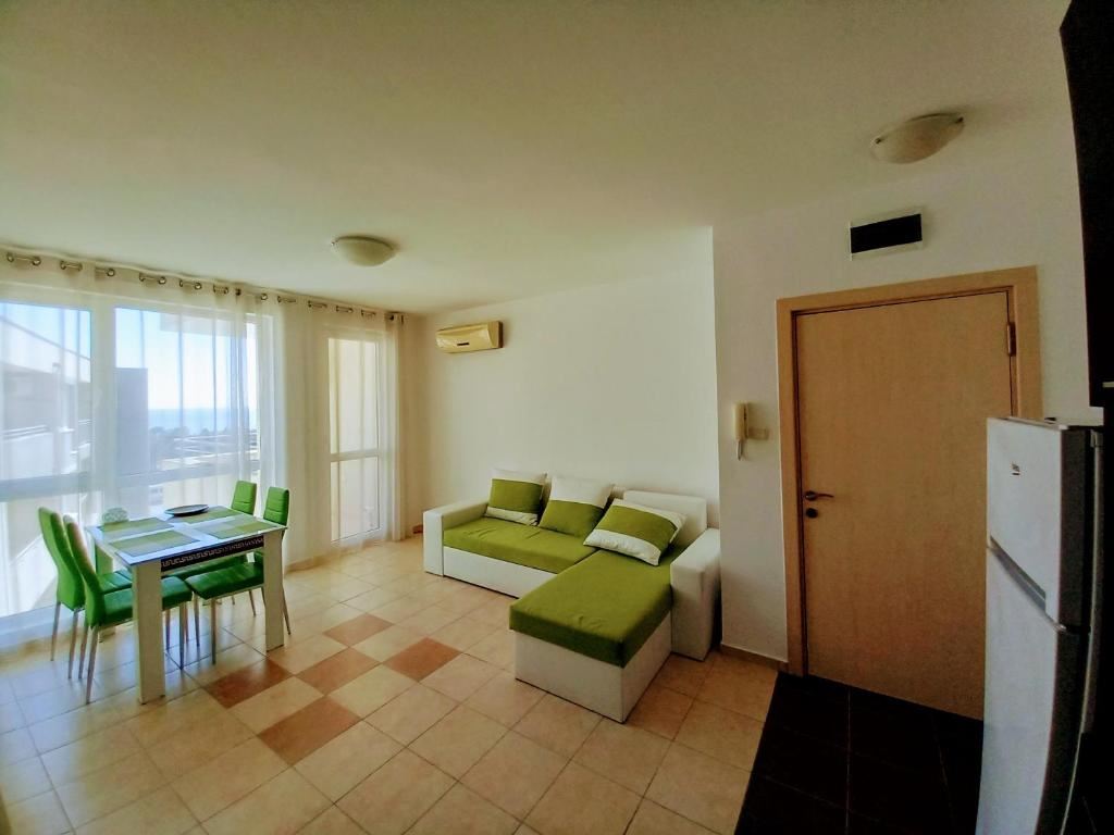 Geräumige 3-Zimmer-Wohnung mit traumhaftem Panoramablick auf das Meer in Sveti Vlas – Komfort, Ruhe und hervorragende Lage