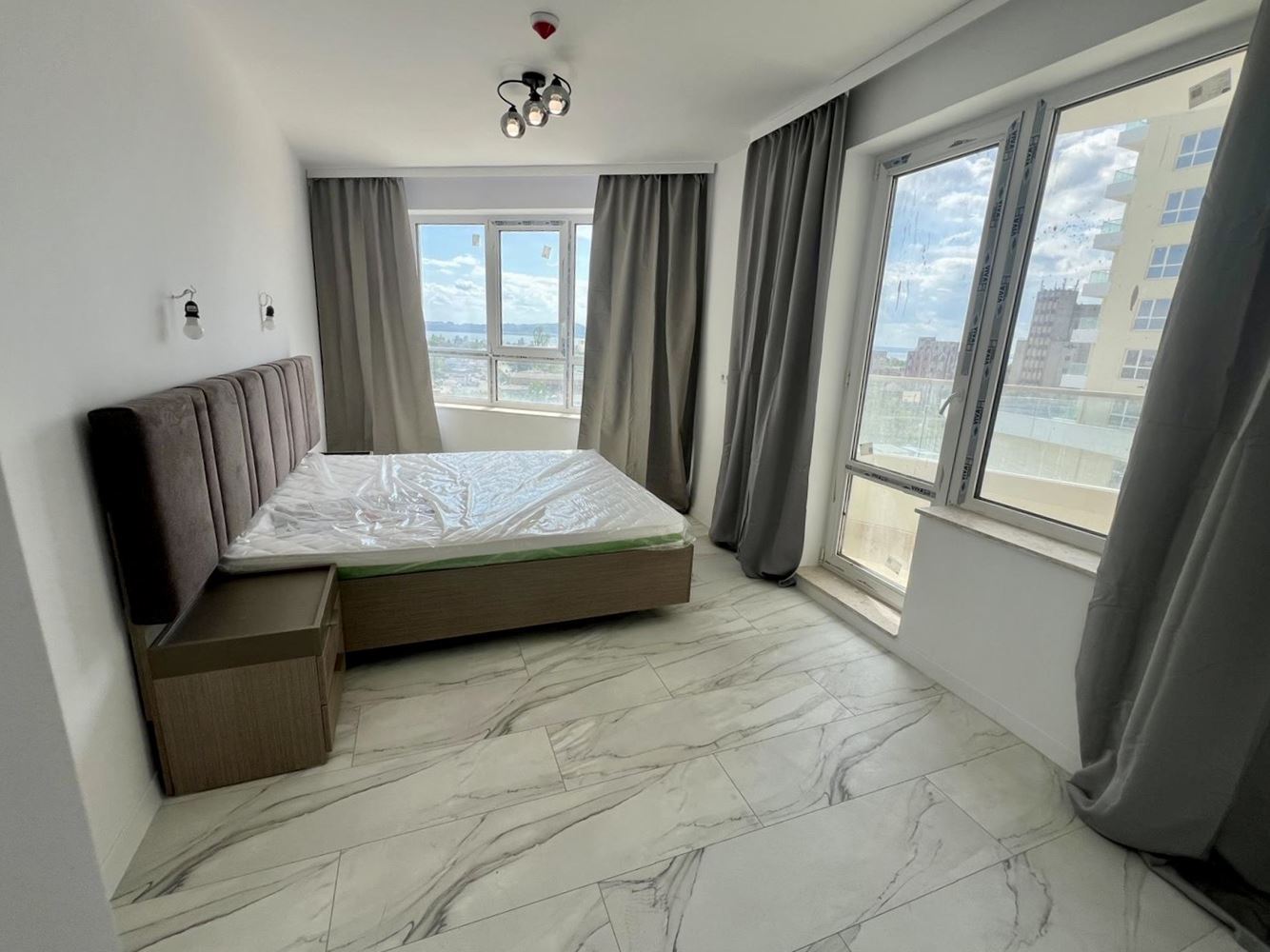 Moderne 2-Zimmer-Wohnung mit Panoramablick in einem renommierten Komplex – bezugsfertig