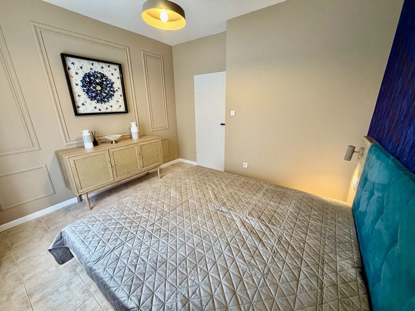 Stilvolle, modern möblierte Zweizimmerwohnung mit einem Schlafzimmer und Blick auf den Pool in Sveti Vlas