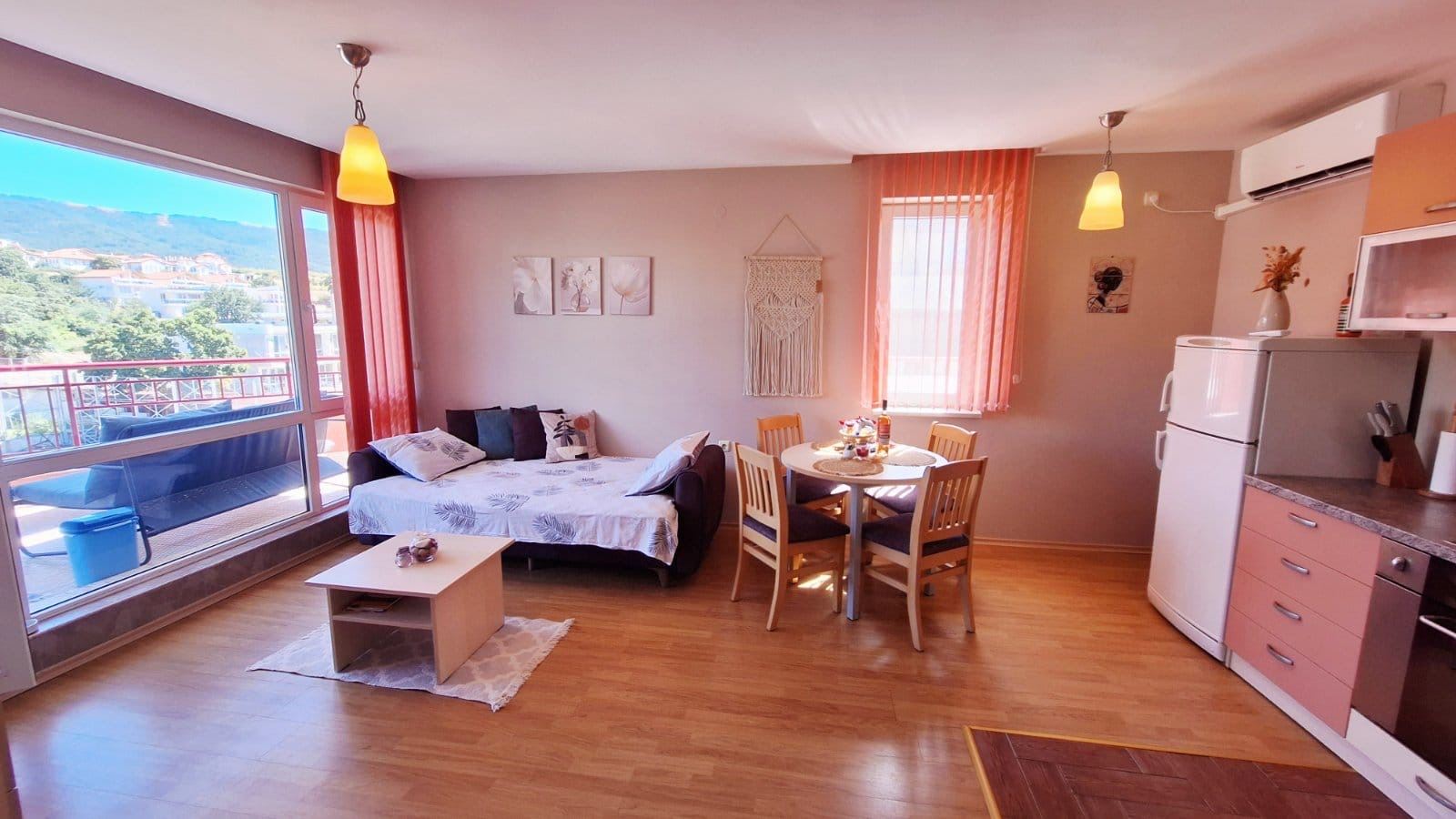 Nur wenige Schritte vom Meer entfernt – gemütliche 3-Zimmer-Wohnung mit zwei Schlafzimmern am Ortseingang von Sveti Vlas