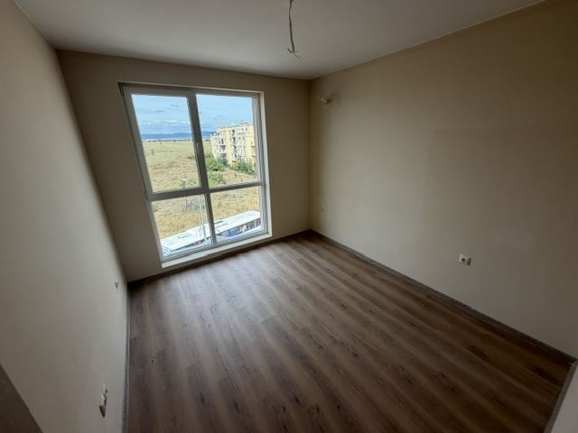 Neue Zweizimmerwohnung mit großzügigem Balkon in einer modernen Anlage in Ravda