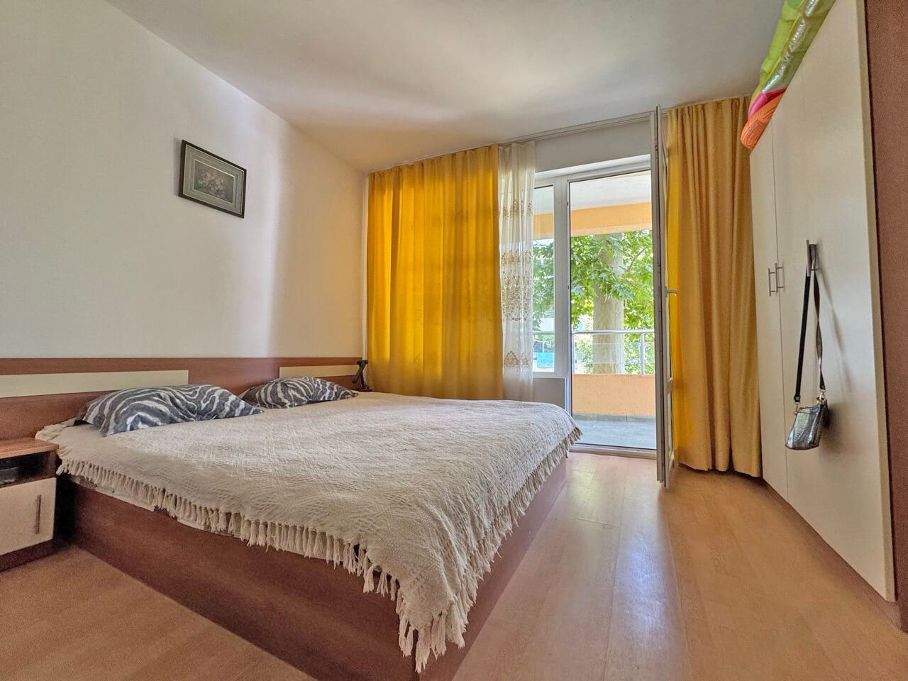 Zweizimmerwohnung mit Blick auf den Pool, 100 m vom Strand in Sonnenstrand