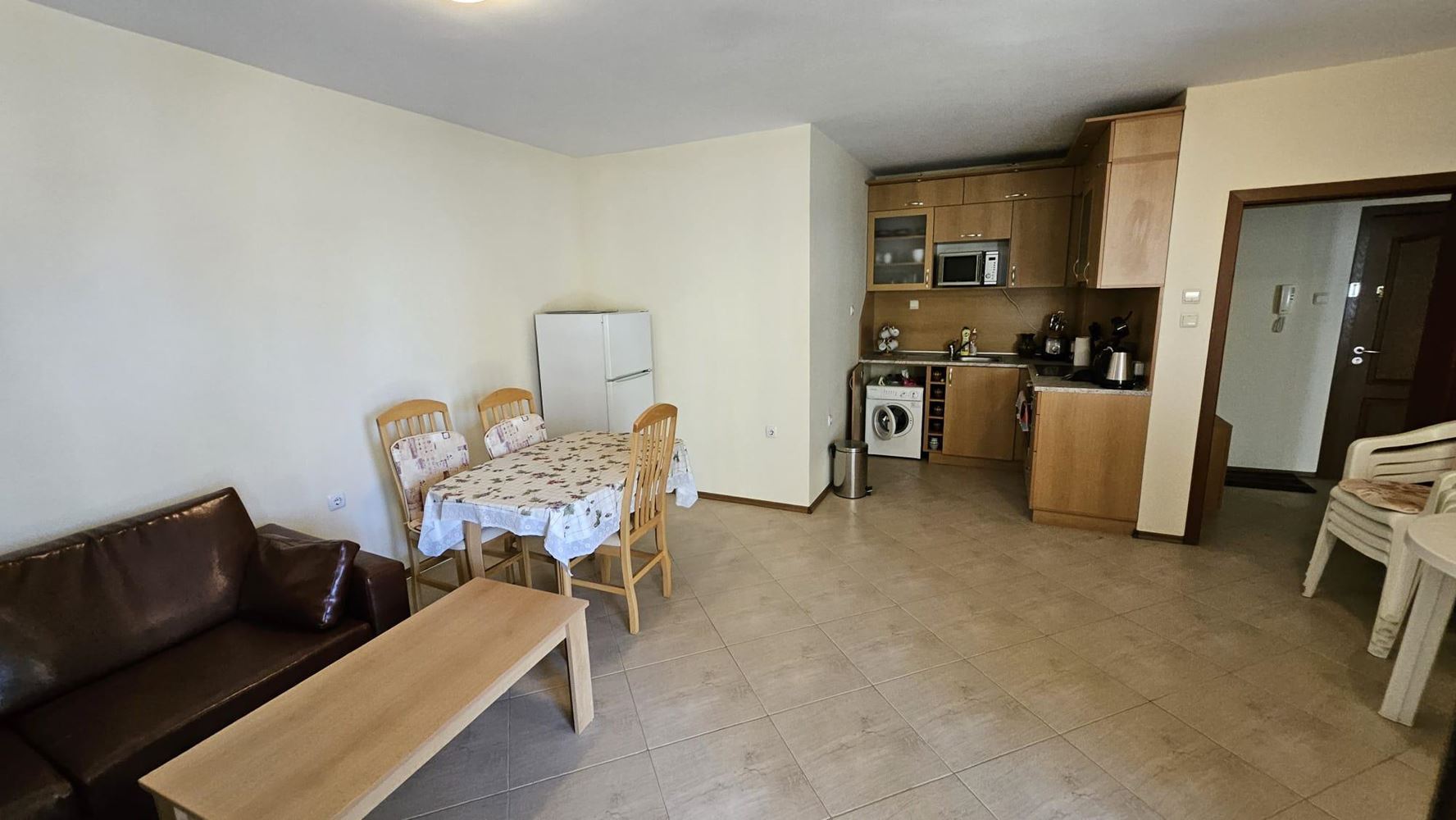 Drei-Zimmer-Wohnung mit großzügiger Fläche und niedrigen Instandhaltungskosten in Sonnenstrand