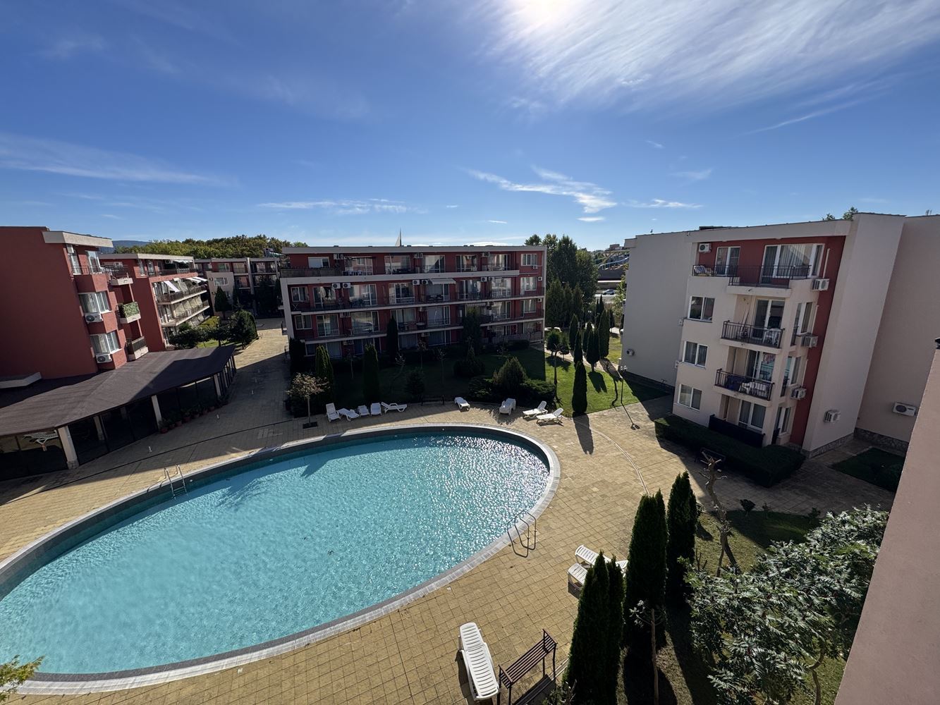 Studio mit Poolblick in einer Anlage mit hervorragender Infrastruktur in Sonnenstrand