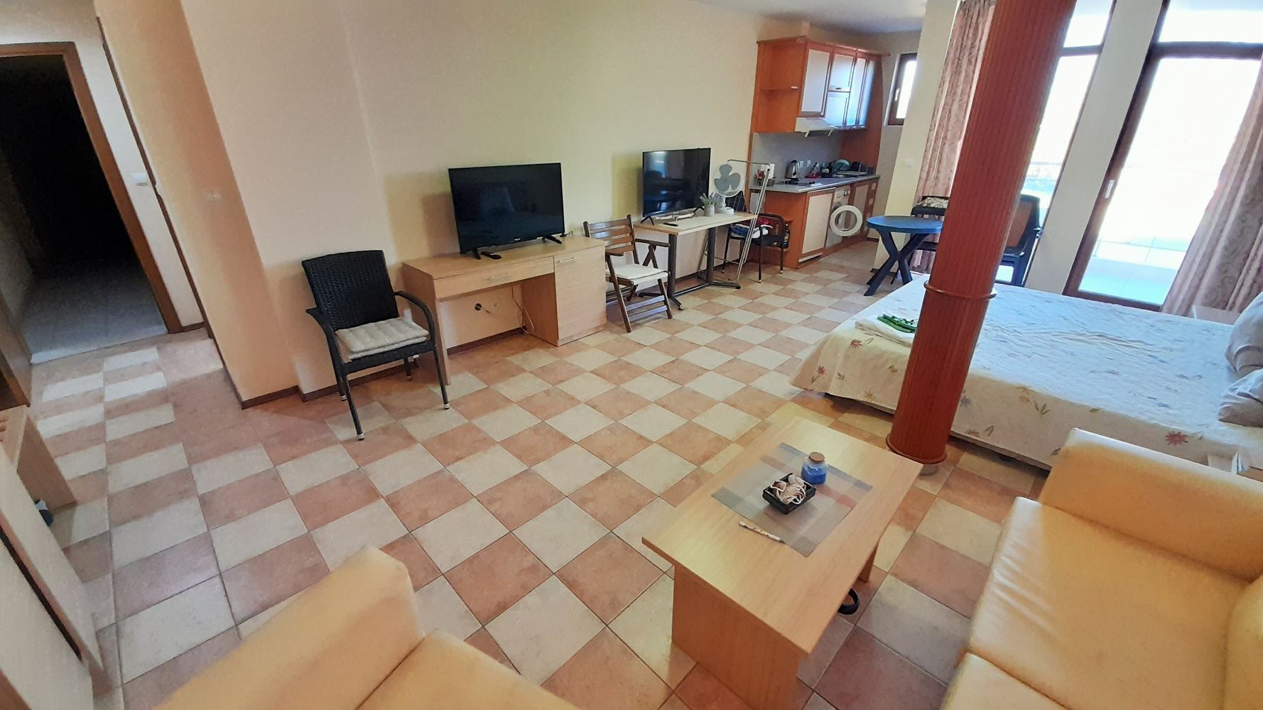 Exklusives Angebot in erster Linie in Sunny Beach – Raum, Luxus und hervorragende Investition mit Meerblick