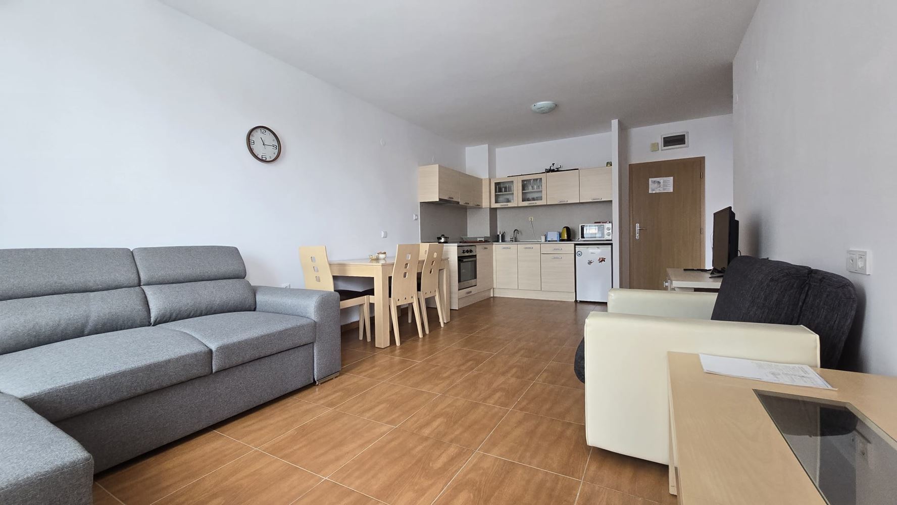 Zweizimmerwohnung mit Poolblick in Sveti Vlas – nur wenige Meter vom Meer entfernt