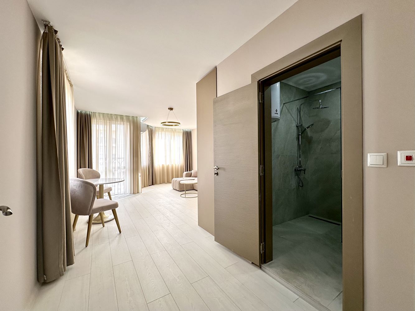 Gemütliche Ein-Zimmer-Wohnung mit Pool- und Grünblick in Sonnenstrand – bezugsfertig