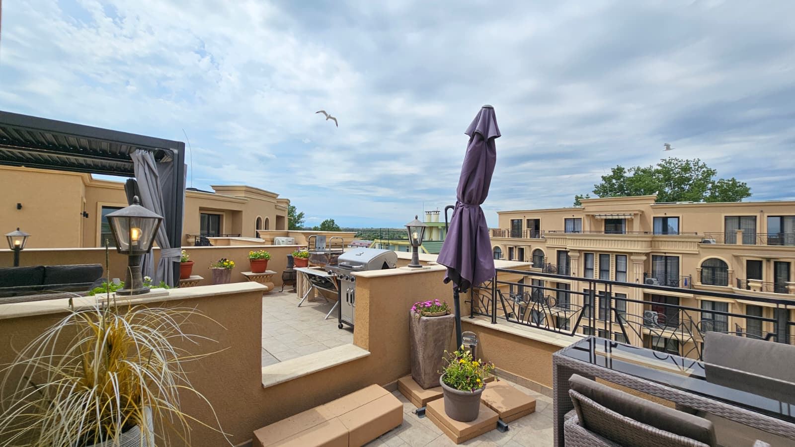 Geräumiges Penthouse mit Panoramaterrasse und Sauna in einer modernen Wohnanlage in Sonnenstrand
