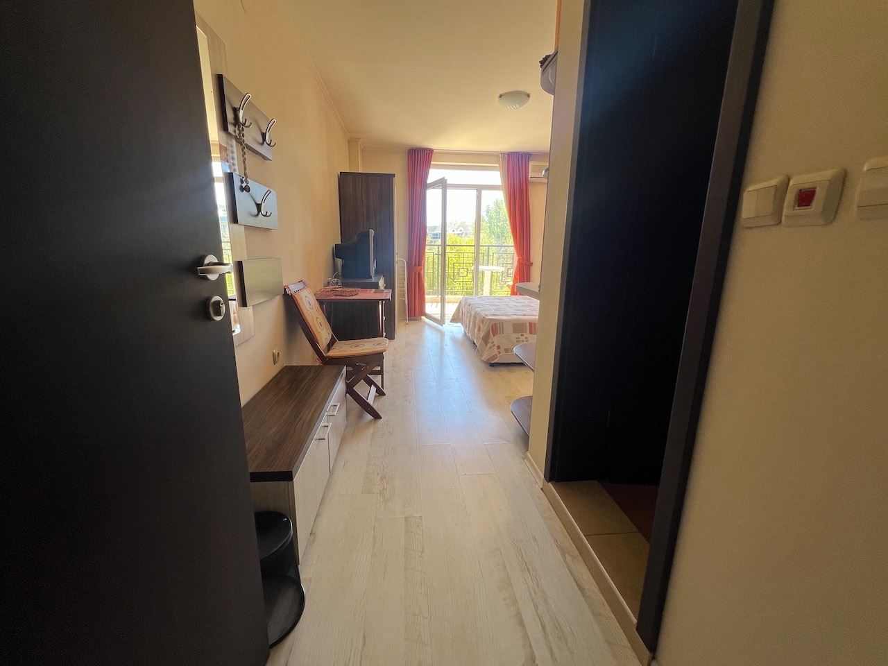 Komfortables Studio mit Poolblick in Sonnenstrand – vollständig möbliert und sofort nutzbar