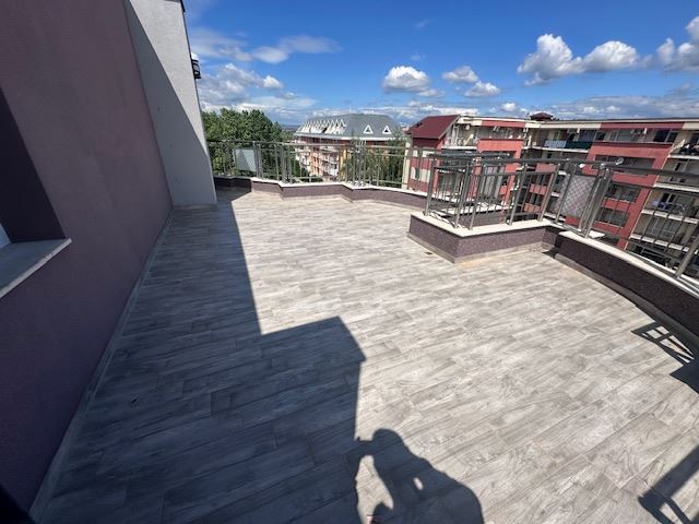 Nagelneue schlüsselfertige 3-Zimmer-Wohnung mit Dachterrasse