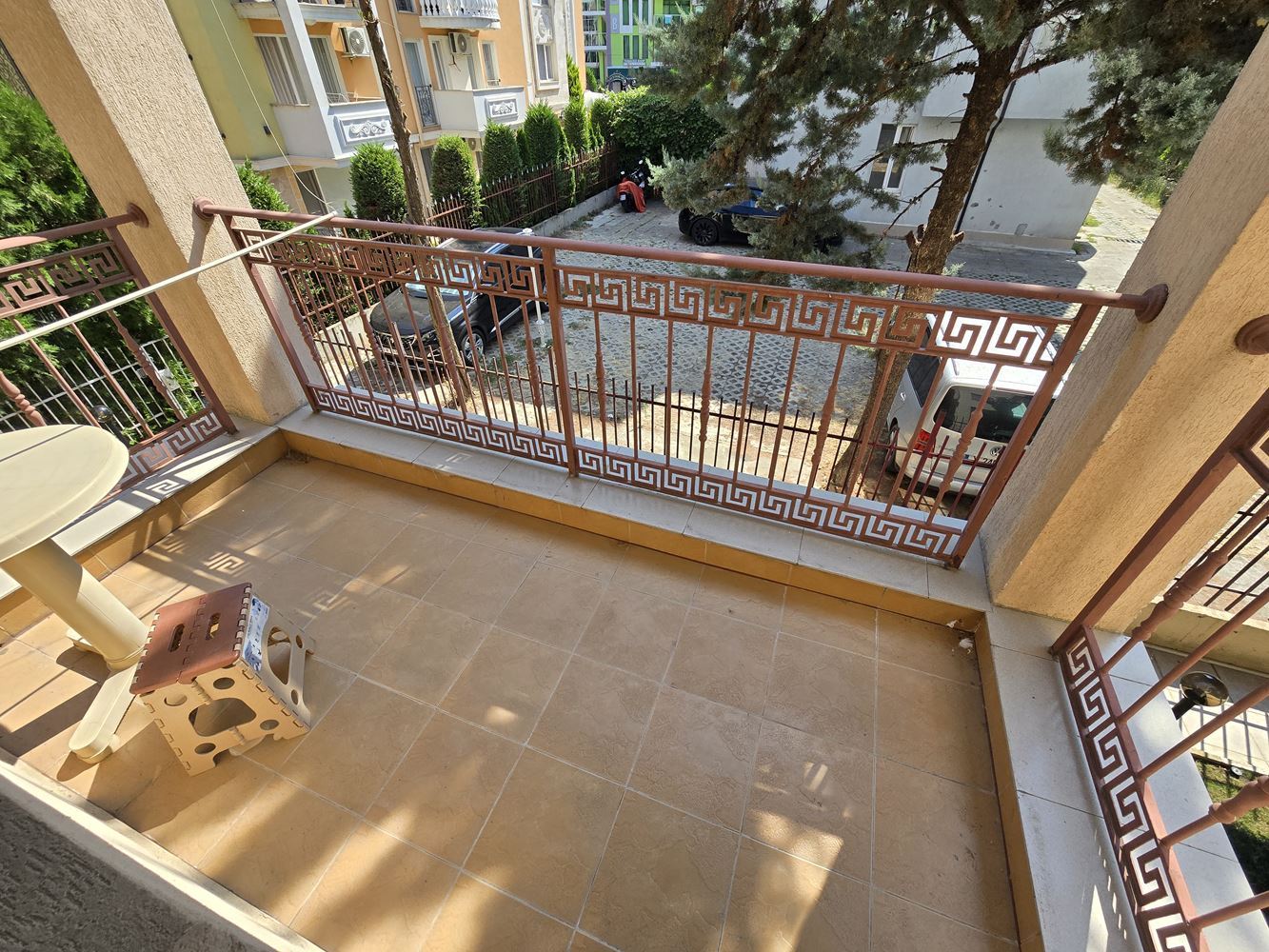 3-Zimmer-Wohnung mit luxuriöser Renovierung in Sonnenstrand – Blick auf den Pool und Möglichkeit zur Ratenzahlung