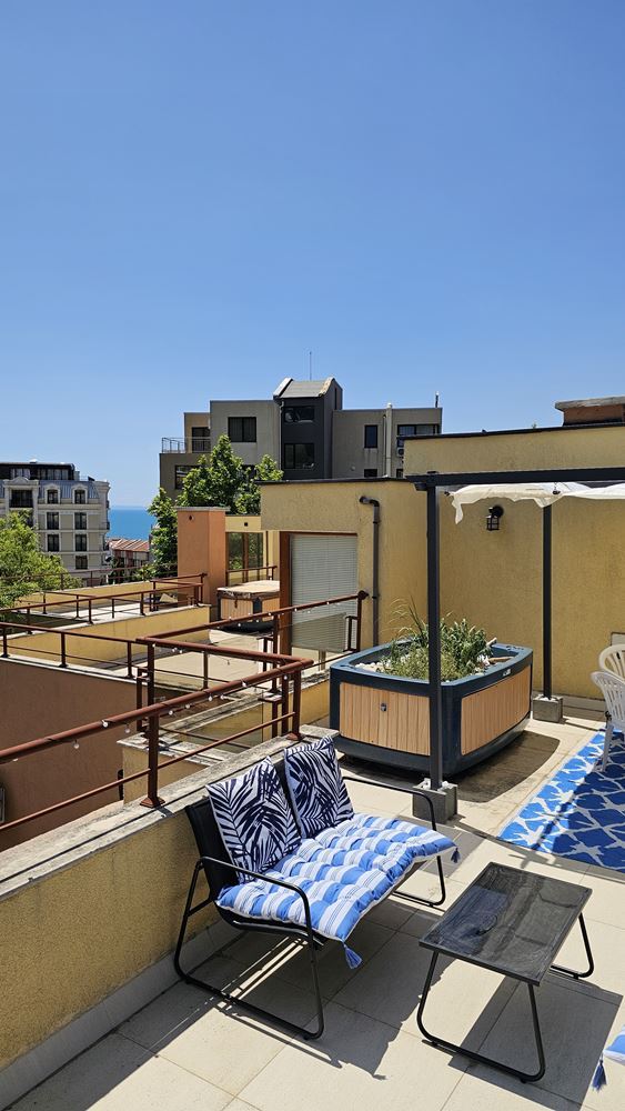 Zweizimmer-Maisonette mit großer Panoramaterrasse in einer prestigeträchtigen Anlage in Sveti Vlas