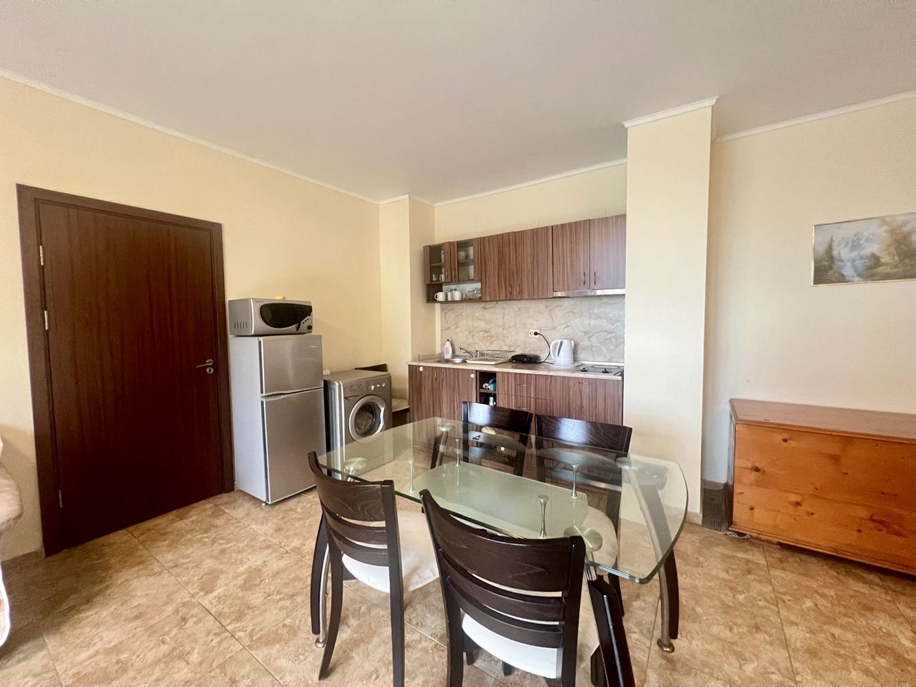 Geräumige Drei-Zimmer-Wohnung mit Poolblick in einer prestigeträchtigen Anlage in Nessebar