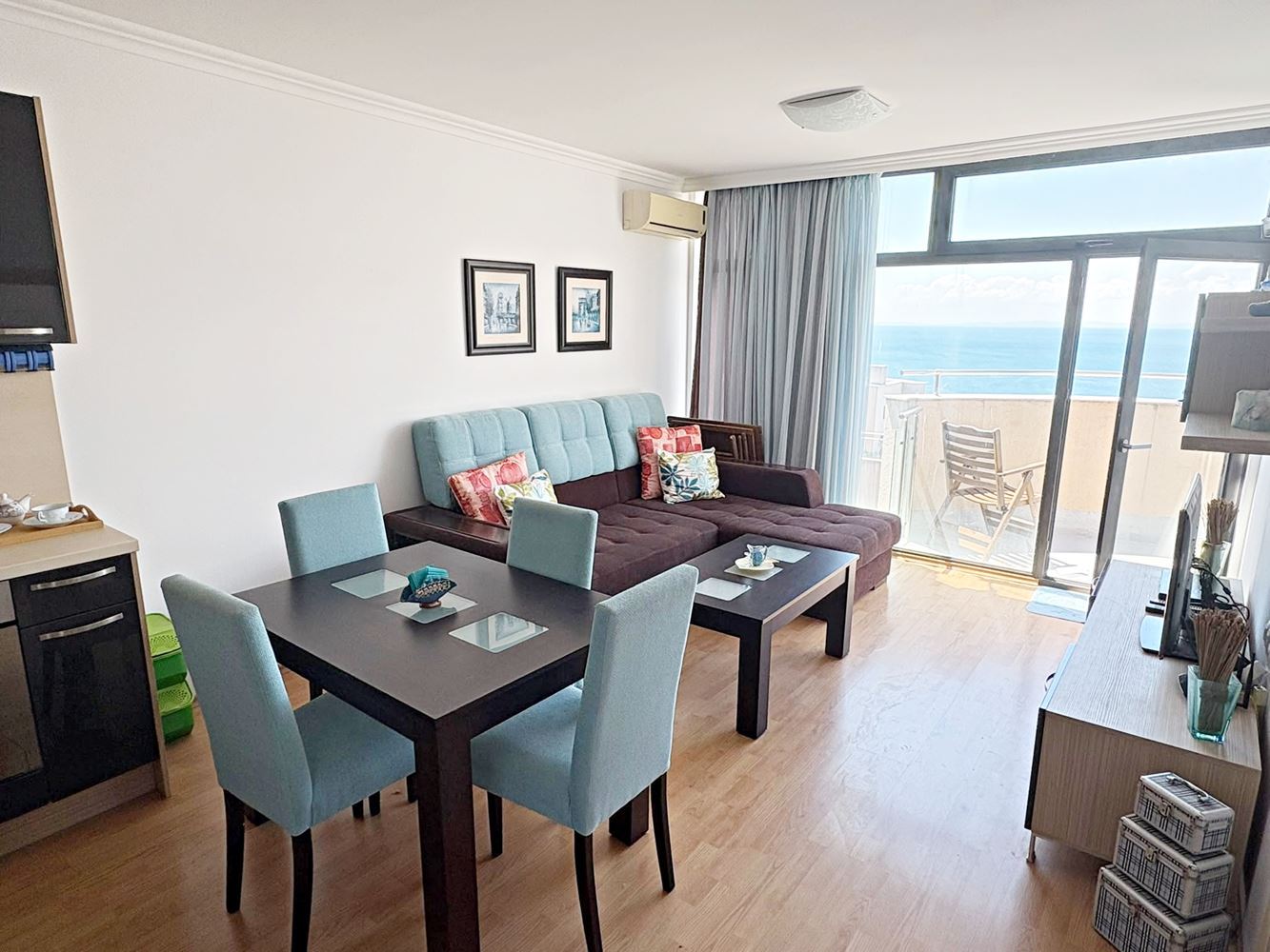 Luxuriöse 2-Zimmer-Wohnung mit Panoramablick auf das Meer in erster Linie in Sveti Vlas