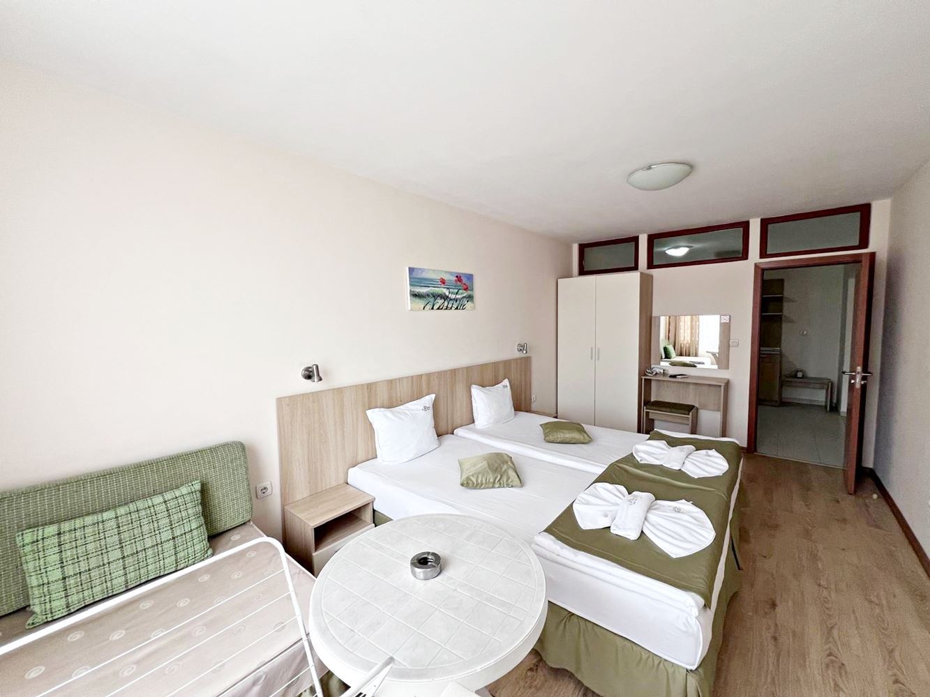 Zwei-Zimmer-Wohnung in einer prestigeträchtigen Anlage in Sonnenstrand – nur 300 m vom Meer entfernt