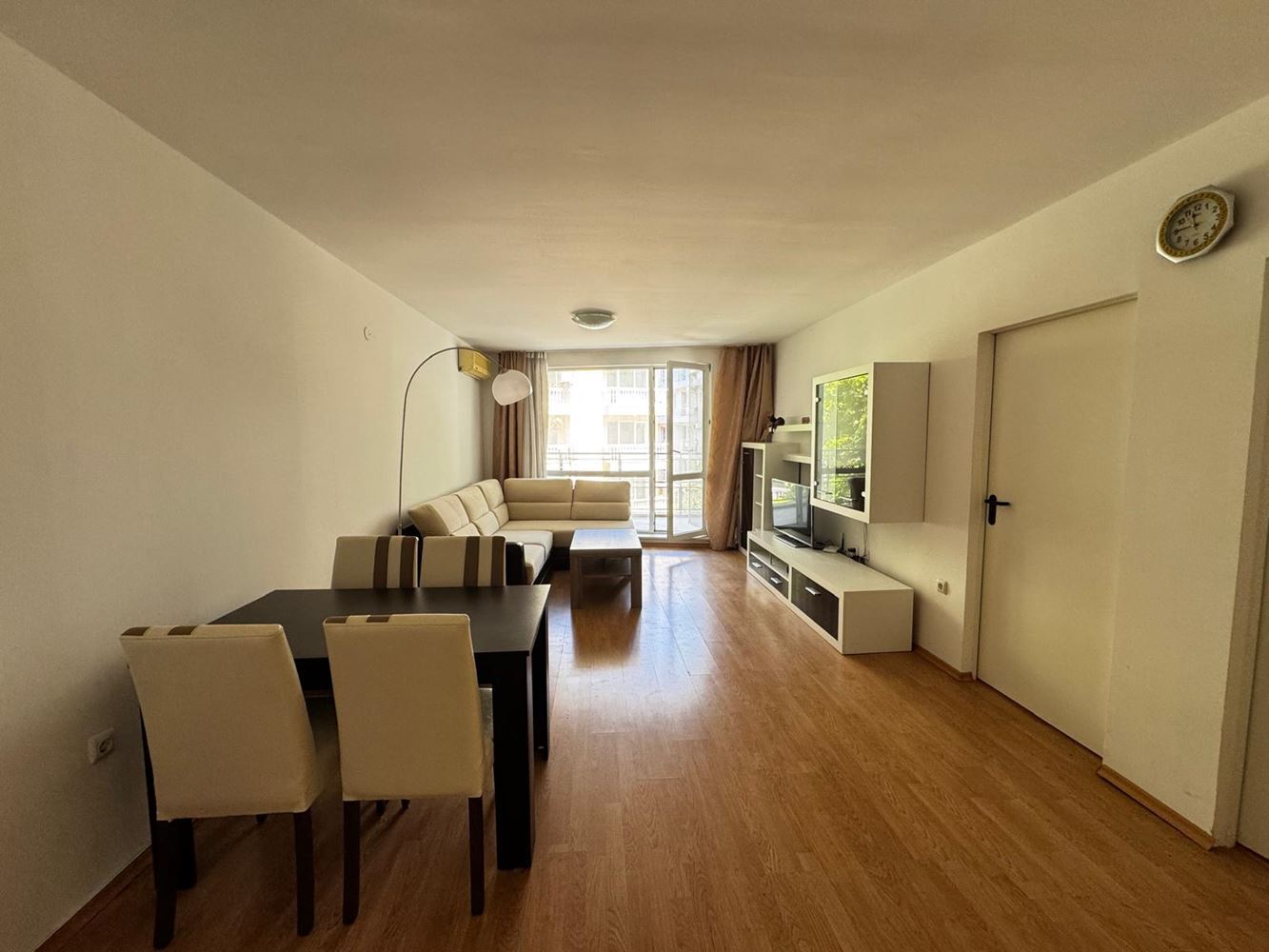 Geräumige Wohnung mit einem Schlafzimmer in Pomorie – mit großer Terrasse und ausgezeichnetem Investitionspotenzial
