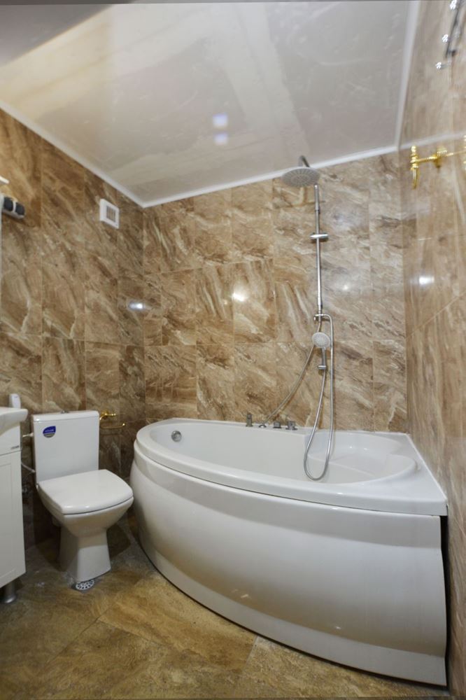 Luxuriöse Drei-Zimmer-Wohnung mit Meerblick in erster Reihe in Ravda – 114 m², zwei Terrassen und maximaler Komfort
