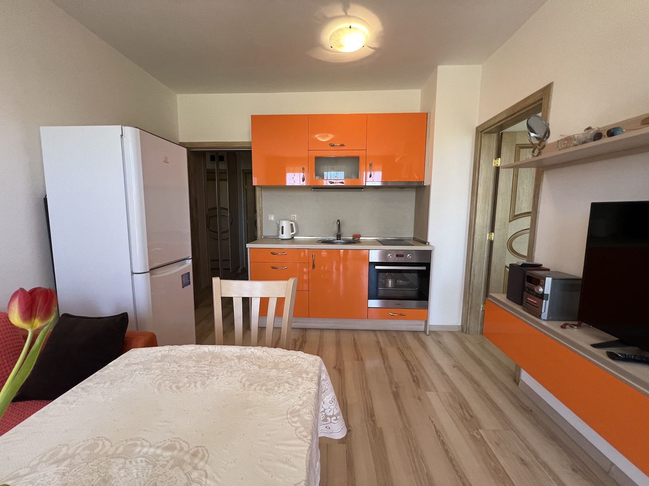 Sonnige Zweizimmerwohnung in Sonnenstrand – voll möbliert, mit ausgezeichneter Lage nahe dem Strand