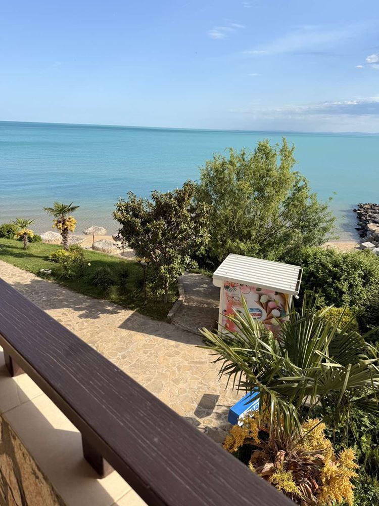 Drei-Zimmer-Wohnung in erster Meereslinie in Sveti Vlas – Komfort, Geräumigkeit und einzigartiger Meerblick