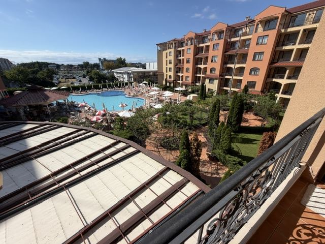 Sonnenstrand: Geräumige 2-Zimmer-Wohnung mit Poolblick, 400 Meter vom Cacao Beach entfernt