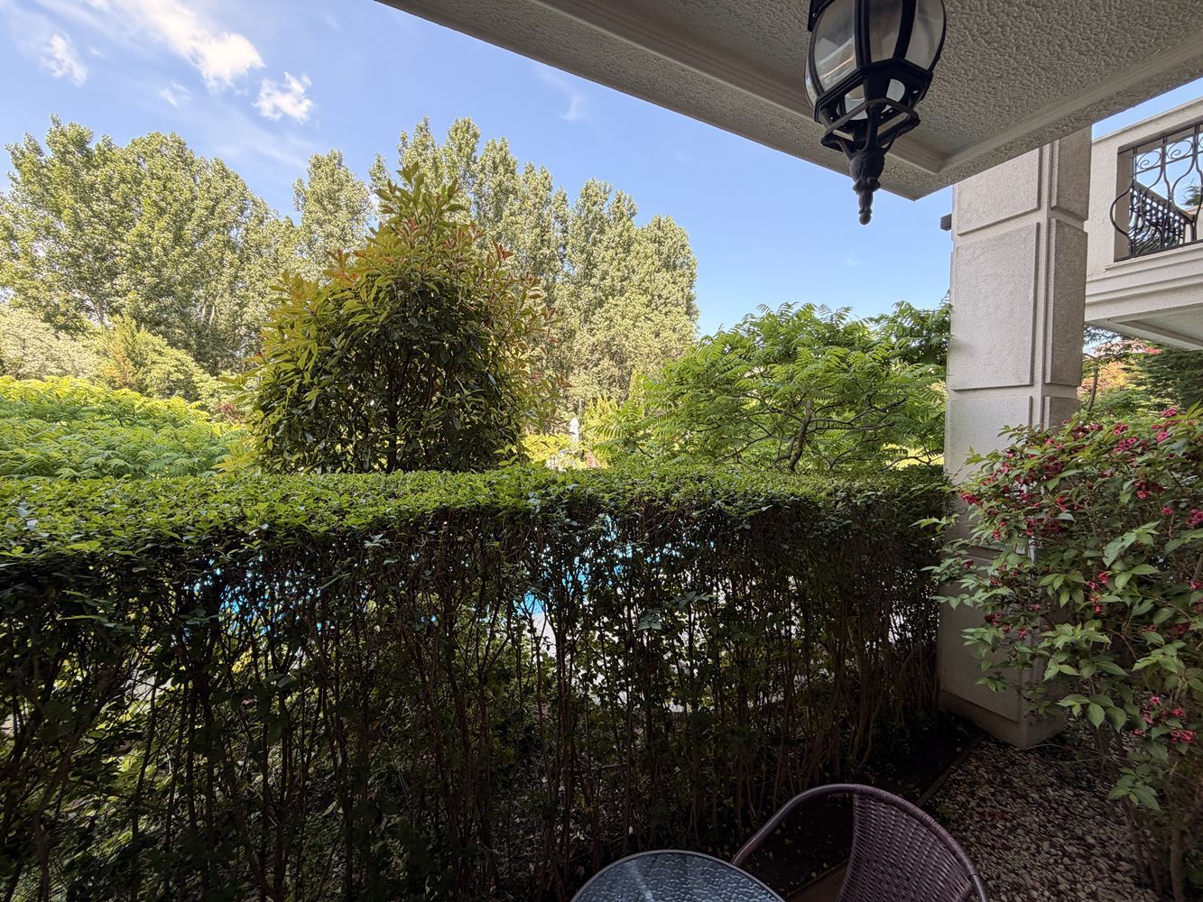 2-Zimmer-Wohnung mit Blick auf den Park und den Swimmingpool in einer prestigeträchtigen Wohnanlage am Sonnenstrand