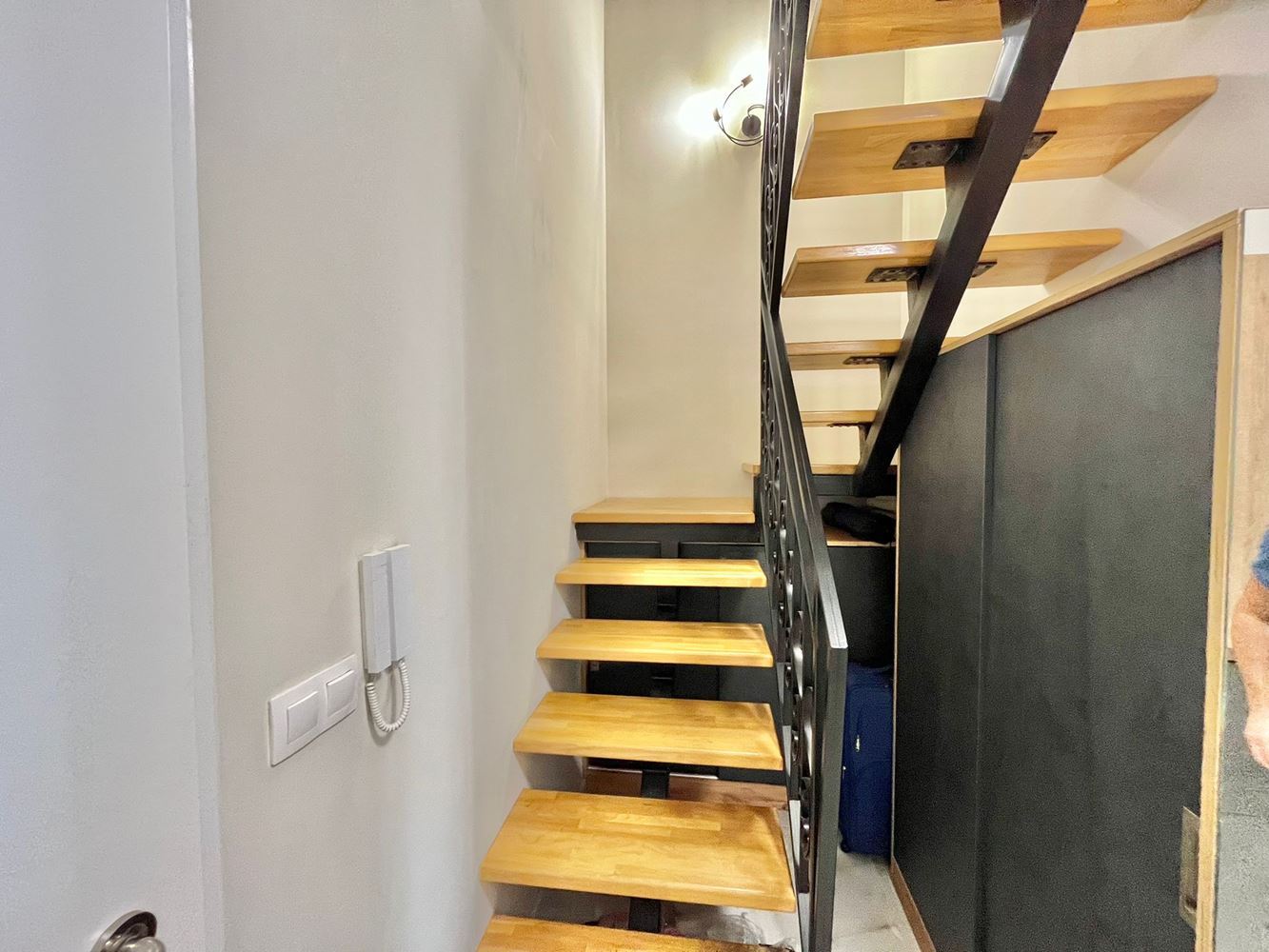 Luxuriöse Drei-Zimmer-Wohnung auf zwei Ebenen im Herzen von Rawda – Neubau mit Swimmingpool und Premium-Komfort