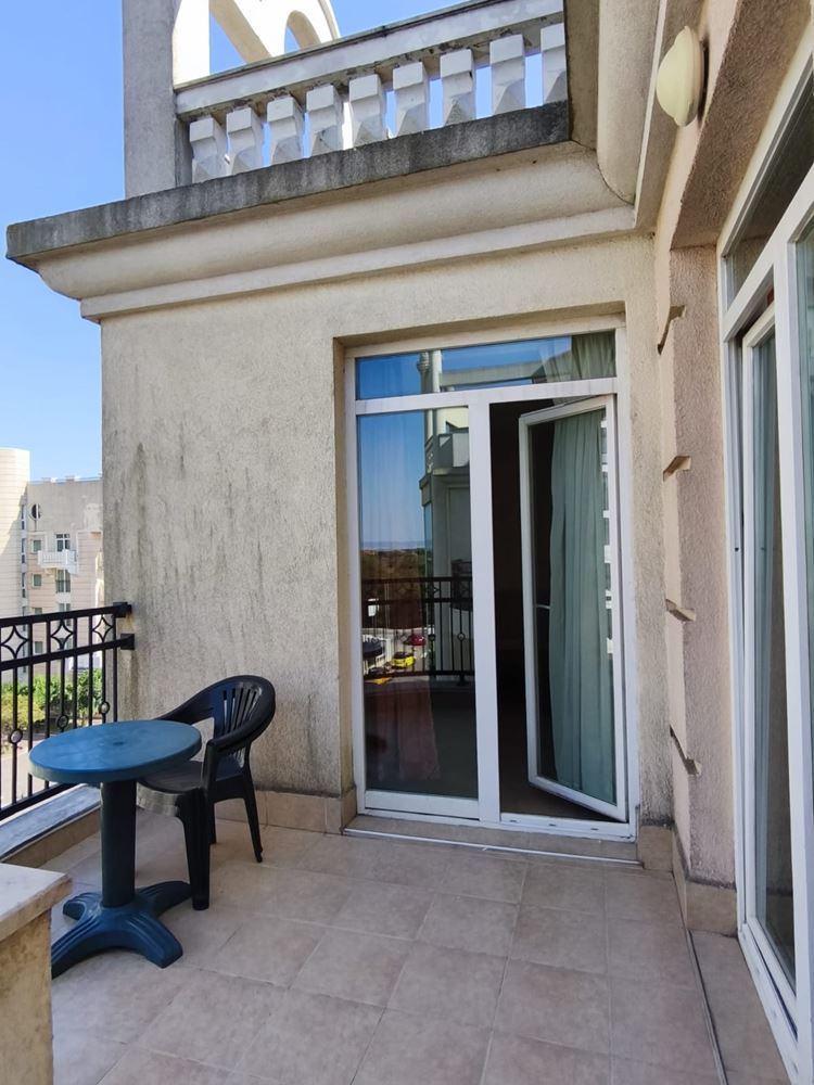 Luxuriöse Zweizimmerwohnung in erster Meereslinie in Pomorie – Komfort und maritimes Ambiente