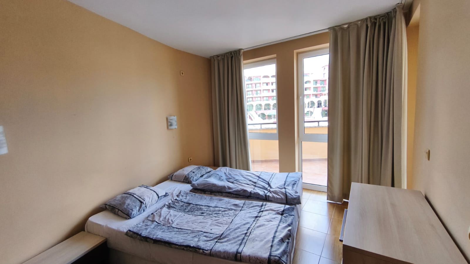 Geräumiges Zwei-Schlafzimmer-Apartment mit Meerblick in Sveti Vlas, nur 200 Meter vom Strand entfernt