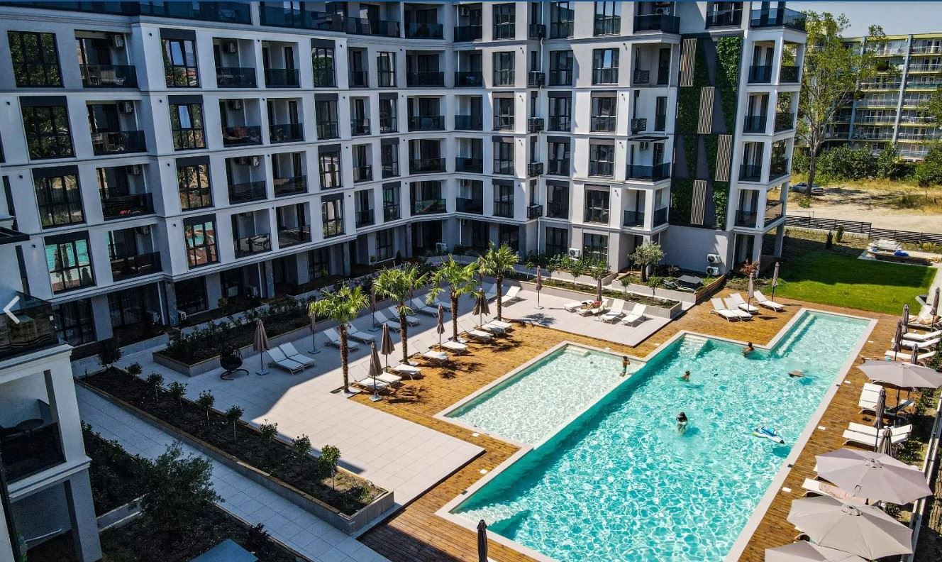 Geräumige Luxuswohnung mit drei Schlafzimmern und Tiefgaragenstellplatz in Sonnenstrand